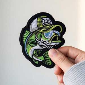 Patch brodé de poisson de pêcheur d'extérieur, motif lettre DAD, badge brodé thermocollant <span class=keywords><strong>à</strong></span> boucle et crochets pour sac <span class=keywords><strong>à</strong></span> dos et casquette de pêcheur - Product Image 1