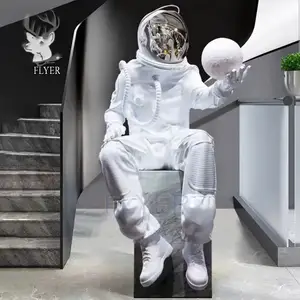 Estátua de astronauta em resina fibra de vidro, tamanho de vida manual, design artístico, para decoração ao ar livre