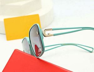 Lunettes de soleil <span class=keywords><strong>tendance</strong></span> de luxe vintage pour femmes <span class=keywords><strong>2022</strong></span> 7703 Nouvelle mode Style INS Polarisées Gris Violet Métal Vente en gros Gafas De Sol - Product Image 5