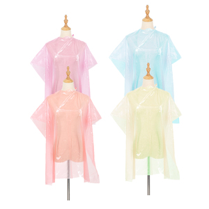 <span class=keywords><strong>Custom</strong></span> usa e getta in plastica per capelli scialle per parrucchieri grembiule da barbiere Capes grembiule per parrucchiere