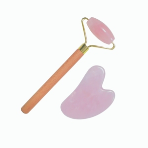 Rouleau de beauté en quartz rose avec manche en bois et logo personnalisé, avec planche Gua Sha en forme de cœur, outil facial - Product Image 5