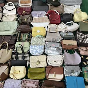 <span class=keywords><strong>Bolsos</strong></span> Usados <span class=keywords><strong>de</strong></span> Primera Calidad A15 al por Mayor, <span class=keywords><strong>Bolsos</strong></span> <span class=keywords><strong>de</strong></span> <span class=keywords><strong>Segunda</strong></span> <span class=keywords><strong>Mano</strong></span> con Estilo <span class=keywords><strong>de</strong></span> Moda en Fardos, Proveedor <span class=keywords><strong>de</strong></span> <span class=keywords><strong>Bolsos</strong></span> Ukay - Product Image 3