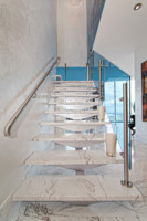 Escalier droit en marbre naturel personnalisé CBMmart, escalier intérieur moderne, carreaux de marbre blanc pour les marches d'escalier