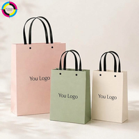 Sac shopping en papier couleur mate avec logo personnalisé, poignée en ruban noir, sac cadeau écologique pour petites entreprises
