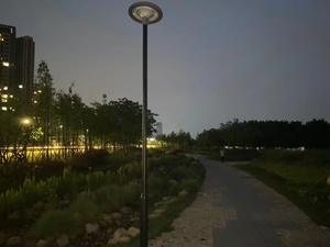ไฟสวนโซลาร์ LED RGB UFO 300W สำหรับภายนอกอาคาร ควบคุมด้วยแอพฯ พร้อมระบบจังหวะดนตรีอัจฉริยะ ตัวเรือน ABS กันน้ำ IP67 ใช้พลังงานจากแหล่งจ่ายไฟ - Product Image 2
