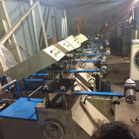 Machine de fabrication de paillettes façon flocons, pour fabrication de paillettes