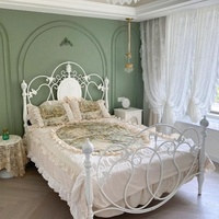 Lit de luxe français Lit princesse vintage sculpté en fer doux avec caractéristiques intelligentes Inspiré du palais Disponible en King Queen Double