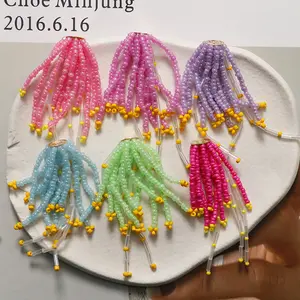 Bunga manis buatan tangan kaca kristal biji manik-manik dijahit di anyaman Crochet jumbai pesona Fit anting perhiasan Dekorasi