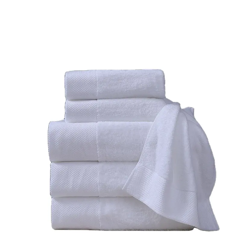 Stokta premium büyük otel beyaz saf pamuk 16S halka bükülmüş kalınlaşmış banyo havluları wrap