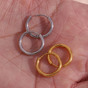 Orecchini a Cerchio Rotondi Geometrici da 2.5mm in Acciaio Inossidabile in Varie Misure dal Produttore per Donna - Product Image 5