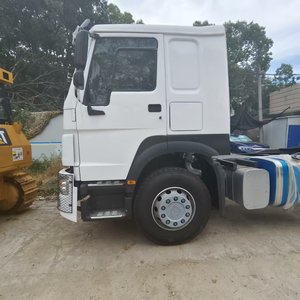 Penjualan kinerja operasional stabil Howo digunakan kepala truk traktor 420hp Horse Power 371hp/375hp dengan kondisi baik - Product Image 1