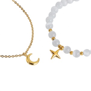 Set di gioielli a doppio strato da donna in acciaio inossidabile placcato oro 18 carati bracciale con ciondolo in pietra opale elastico con stella polare astrale e luna - Product Image 1