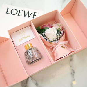 Boite de fleurs savon avec une Rose personnalisée, boîte à cadeau pour la fête des mères - Product Image 1