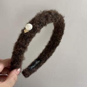 Bonita diadema de plástico cubierta de tela esponjosa de Color marrón, diadema de perla Simple para chicas <span class=keywords><strong>jóvenes</strong></span>, diadema peluda cálida - Product Image 2