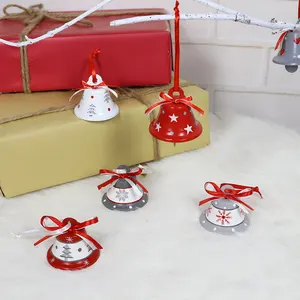 Fabrik Oem Low Moq Benutzer definiertes Logo Metall Rot Weiß Grün Jingle Bell Weihnachts baum Anhänger Hängende Dekoration Ornament