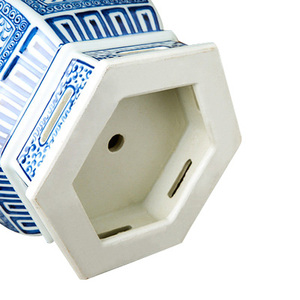Pots <span class=keywords><strong>de</strong></span> fleurs chinois <span class=keywords><strong>peinture</strong></span> à la main bleu et blanc hexagone jardinières en porcelaine pour la décoration intérieure pots <span class=keywords><strong>de</strong></span> jardin personnalisés - Product Image 2