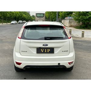 Guazi <span class=keywords><strong>Ford</strong></span> Focus 2013 Berline d'occasion Essence Manuelle Quotidienne Traction avant Blanche Conduite à gauche Véhicule d'occasion en stock Berline en stock - Product Image 2