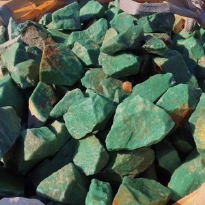 Aventurine verte de haute qualité, pierre brute naturelle en gros pour le style Feng Shui - Product Image 6