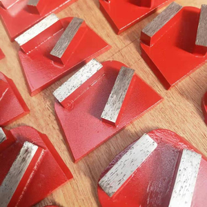 Plaques de ponçage diamantées à double barre, blocs abrasifs, plaques trapézoïdales, segments à vis pour le ponçage des sols en béton Lavina - Product Image 4