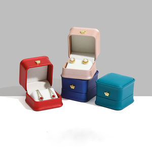 Caja de Joyería de Diseño con Hebilla de Corona, Nueva y en Oferta, para Guardar Anillos, Pulseras, Aretes y Collares, en Cuero PU, Ideal para Bodas - Product Image 3