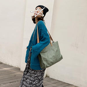 Sac fourre-tout tendance et imperméable pour femme, grand format, en papier kraft, à bandoulière, pour le quotidien, avec fermeture éclair, nouvelle collection, offre spéciale - Product Image 4