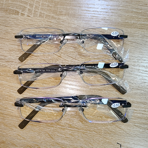 Lunettes de lecture bloquant la lumière bleue pour les <span class=keywords><strong>personnes</strong></span> d'âge moyen et âgées à la mode cadre Invisible plein cadre mixte en gros - Product Image 5