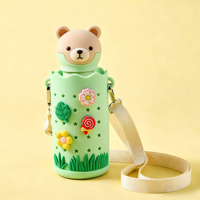 Housse de bouteille en silicone pour animaux mignons, de qualité alimentaire, portable avec sangle, adorable housse de dessin animé pour les bouteilles d'eau et les thermos pour enfants