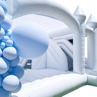 Château gonflable commercial blanc personnalisé pour l'extérieur, structure de saut avec toboggan combiné pour fêtes en plein air