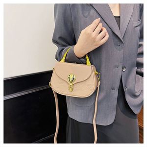 Sac à main pour femmes de style français à la mode. Fabriqué en matériau PU. Avec des motifs géométriques.8957 - Product Image 3