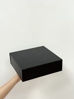 Boîte-cadeau noire de Style de mode avec des boîtes de couvercle magnétiques élégantes mates d'insertion de mousse pour la boîte d'emballage d'ensemble de soins de la peau d'emballage