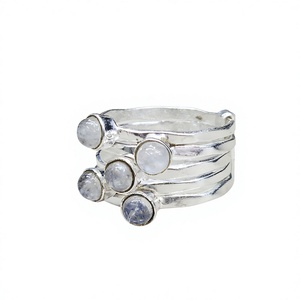 Anillo Artesanal de Plata de Ley 925 con Incrustaciones de Piedras de Luna Arcoíris Multicapa, Joyería Unisex en Capas, Proveedor Mayorista - Product Image 1