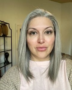 Venta al por mayor sal y pimienta color 100% virgen europeo cutícula alineada pelo seda superior encaje frente pelucas para mujeres mayores HD invisible - Product Image 6