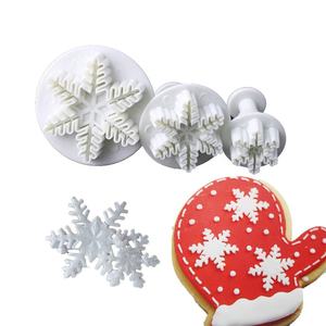 Plastica 3 pezzi 3d natale antiaderente tenuto in mano fondente stantuffo goffratura fiocchi <span class=keywords><strong>di</strong></span> <span class=keywords><strong>neve</strong></span> <span class=keywords><strong>tagliabiscotti</strong></span> - Product Image 5
