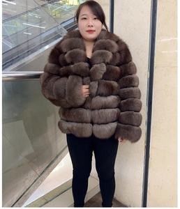 Capispalla invernale di fascia alta da donna in pelliccia corta alla moda con collo di pelliccia di zibellino monopetto tinto da trincea caldo - Product Image 2