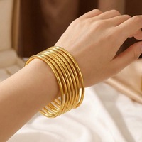 Brazalete Apilable de Acero Inoxidable con Baño PVD Tricolor, Cable Redondo de 3mm, Impermeable e Hipoalergénico para Mujer