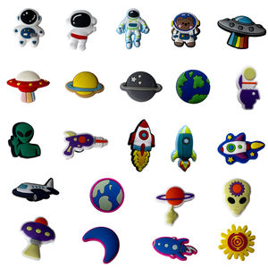 Nouveau modèle en gros dessin animé <span class=keywords><strong>alien</strong></span> univers série chaussure décoration conception personnalisée pvc chaussure bracelet décoratif chaussures accessoires - Product Image 1