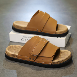 Sandalias de exterior para hombre, antideslizantes para baño, con suela gruesa y acolchada, pantuflas suaves para el hogar. - Product Image 4