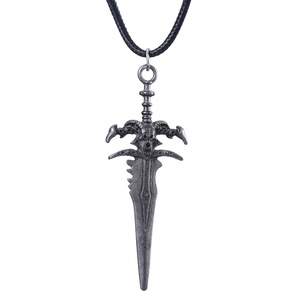 Collana con Ciondolo Spada Frostmourne di World of Warcraft ZRM, Design Vintage in Lega di Zinco, Regalo Unisex per Anniversario - Product Image 1