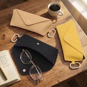 PU Leather Woven Straw Sunglasses Case Hook Durable Glasses Pouch Soft Protective Eyeglasses Holder Promotional Business Gifts - Product Image 1