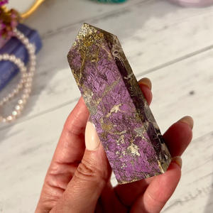 Vente en gros de Purpurite de Mangani Purpurite, Pierre Gemme de Guérison, Tour de Purpurite, Cristal Naturel à Pointe Violette, Artisanat pour Cadeau et Décoration - Product Image 2