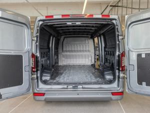 Nueva Camioneta de Carga KAMA ES8 de China, Eléctrica de 70kw, Carga Útil de 1.5T, Ideal para Garajes Subterráneos, Entrega Rápida de Comida/Envíos - Product Image 5