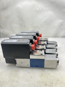 วาล์วควบคุมทิศทางแบบไฮดรอลิกชนิดสัดส่วน 4WRSE 4WRSE6 4WRSE10 4WRKE 4WRLE 4WREE ซีรีส์ 4WRSE6V1-35-3X/G24K0/A1V - Product Image 1