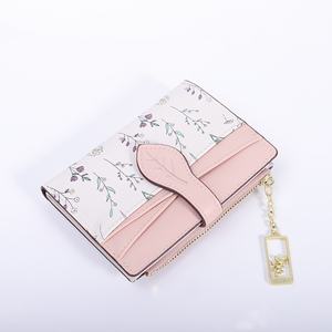 Portefeuille Femme Tendance à Motifs Floraux Grande Capacité en Cuir PU, Porte-Cartes Intégré, Porte-Monnaie Fin à Fermeture Éclair, Élégant avec Bouton Pression Feuille en Polyester - Product Image 1