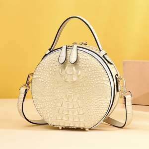 Bolso de Mano Circular Mini de Cuero Vacuno Hecho a Mano Personalizado de Fábrica, Bolsos Cruzados Redondos de Cuero Genuino con Patrón de Cocodrilo para Mujer - Product Image 1