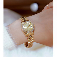 Montre pour femme en vente chaude |   Boîtier rond Bracelet en acier inoxydable |   Affichage de la date et cadran en nacre |   Conception polyvalente