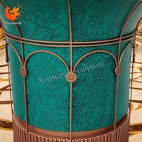 Jarrón de Acero Inoxidable Estilo Neoclásico con Acabado Verde Pátina para Decoración de Interiores en Edificios de Oficinas Europeos, Museos y Espacios Culturales de Alta Gama