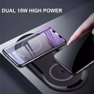 Haute qualité double 15W <span class=keywords><strong>chargeur</strong></span> rapide sans fil 2-en-1 <span class=keywords><strong>chargeur</strong></span> Pad nouveauté pour <span class=keywords><strong>iPhone</strong></span> Compatible Pro Max 10W 1A <span class=keywords><strong>prise</strong></span> ue - Product Image 2