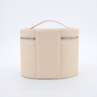 Trousse de Toilette Imperméable en Cuir Vegan Grainé Beige avec Fermeture Éclair pour Femme, Idéale pour les Voyages – Vente en Gros Usine Certifiée GRS BSCI, Logo Personnalisé