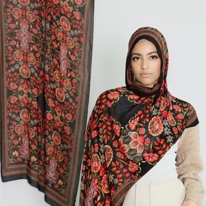 Hijab en modal imprimé léopard à la mode vente en gros hijabs islamiques à imprimé floral en mousseline de soie de grande taille - Product Image 4
