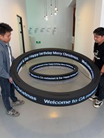 Écran annulaire suspendu à LED, écran circulaire personnalisé en couleur pour les présentoirs d'atrium de centre commercial
